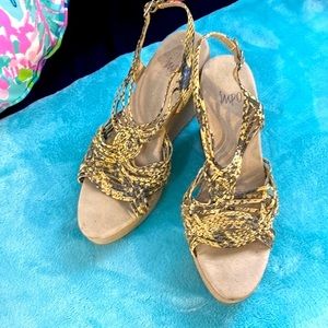 Impo snakeskin platform wedges 🎁
